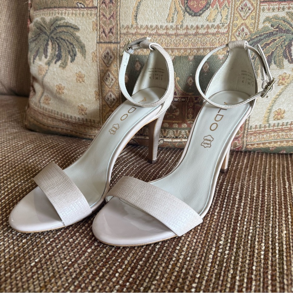 ✅ALDO - Cream Ankle Strap Heels!